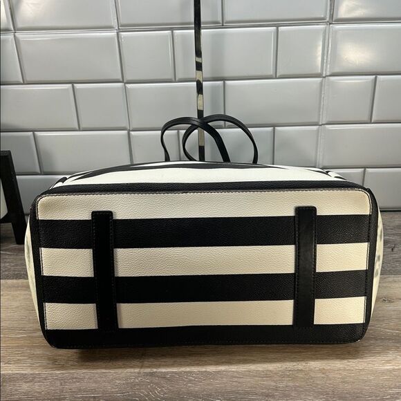 4000 Kate Spade black white diaper bag tote bag 241204000 - Picture 3 of 15